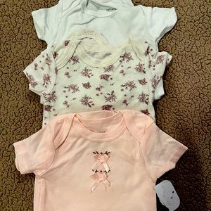 Lot of 3-6 Month Girls Onesies! EXCELLENT condition! 🌸💖